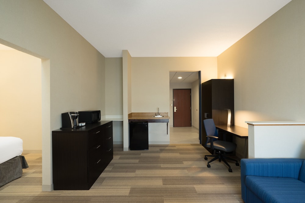Room, 1 King Bed with Sofa bed, Accessible (Communications, Mobility, Access Tub) - Photo 4