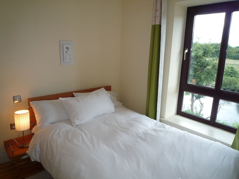 Grove Lodge, 3 Bedroom - Sleep 5 photo 2