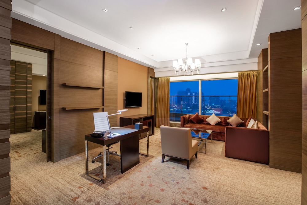 Room, 1 Bedroom, Club Lounge Access, Lake View photo 3