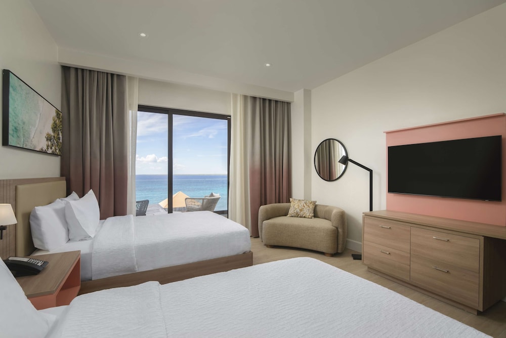 Room, 2 Queen Beds (Higher Oceanfront View) - Photo 6