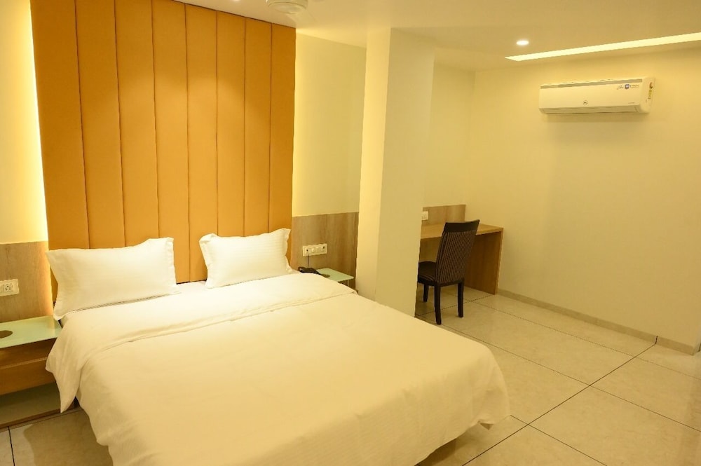 Luxury Room, City View