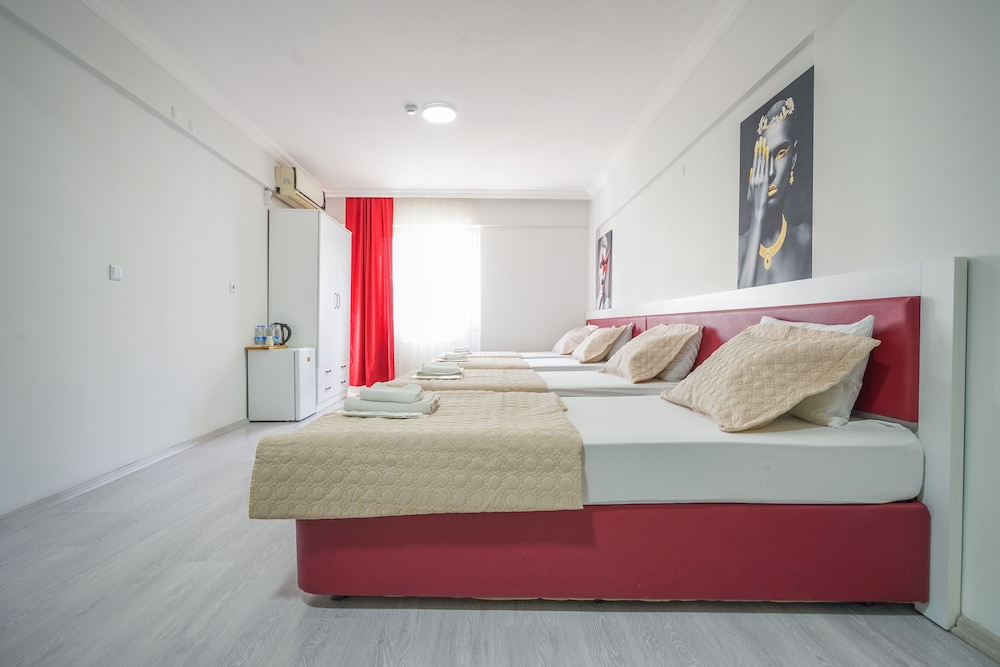 Quadruple Room - Photo 12