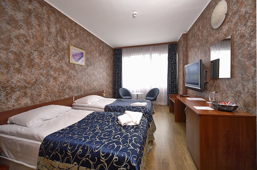 Standard Twin Room - Photo 1