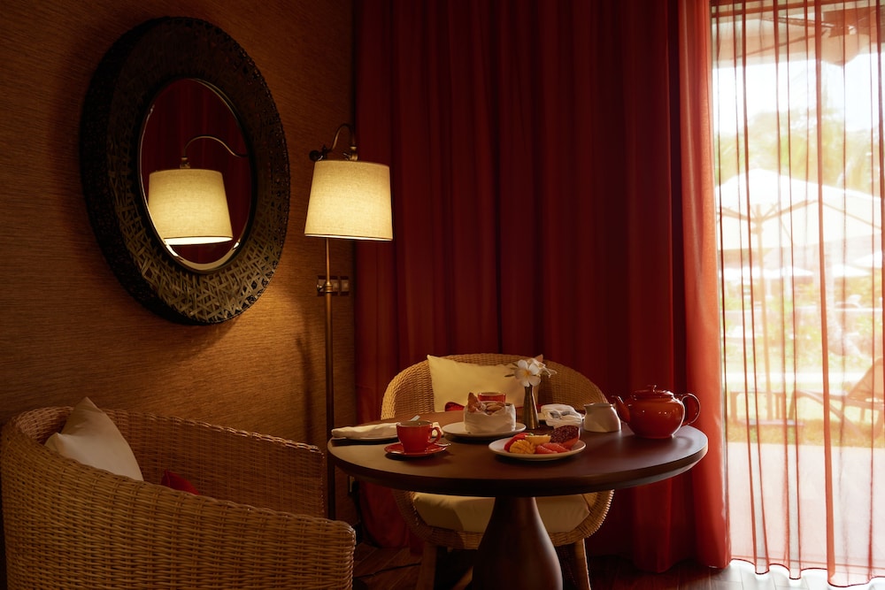 Junior Suite, 1 King Bed (garden)