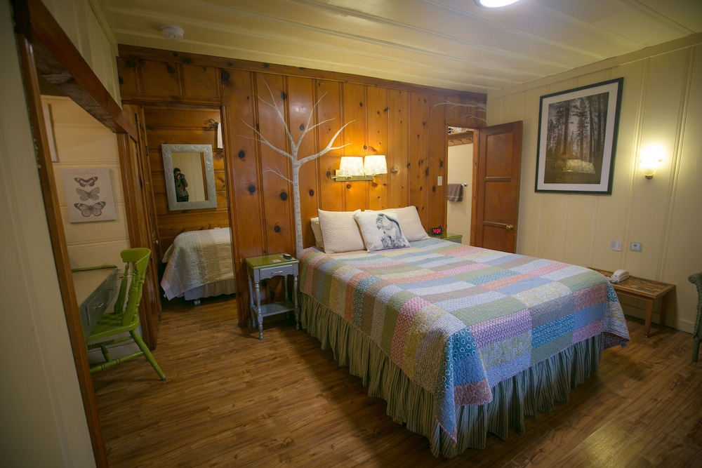 Woodland Room photo 2