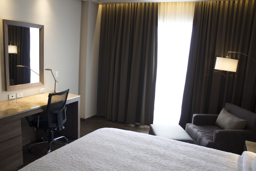 Suite, 2 Double Beds, Non Smoking, Refrigerator & Microwave (Wet Bar) photo 3