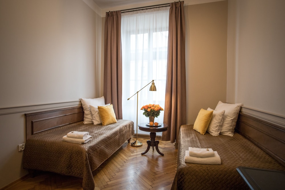 Classic Suite, 1 Bedroom, Kitchenette, City View photo 2