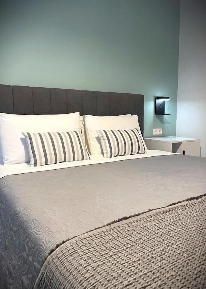 Deluxe Room - Photo 16