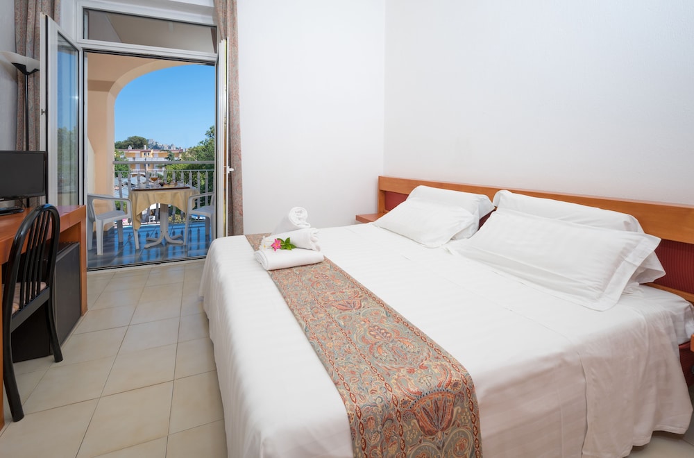 Classic Double or Twin Room - Photo 3