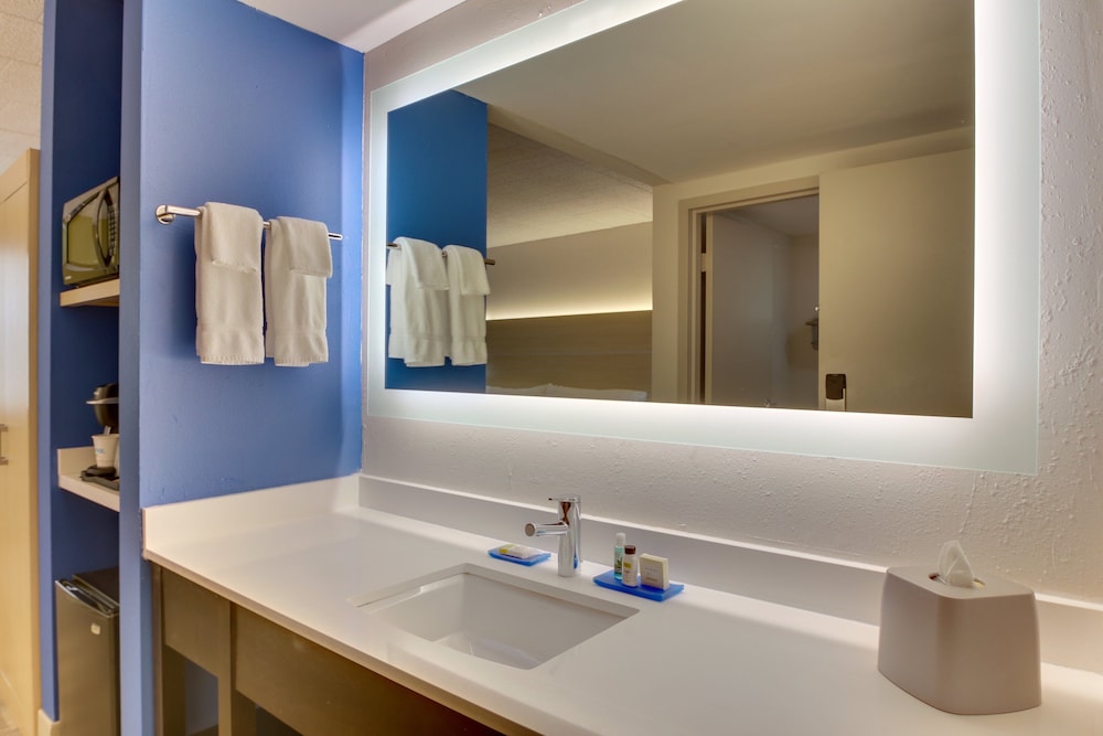 Standard Room, 1 Queen Bed, Accessible (Communications Accessible) - Photo 4