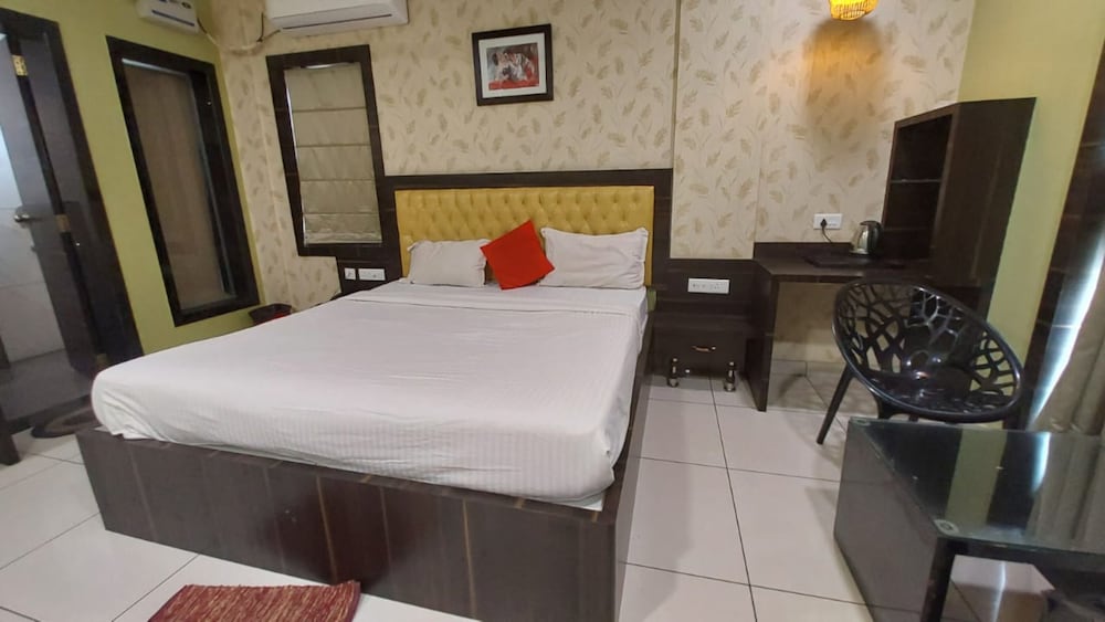 Superior Double Room, City View