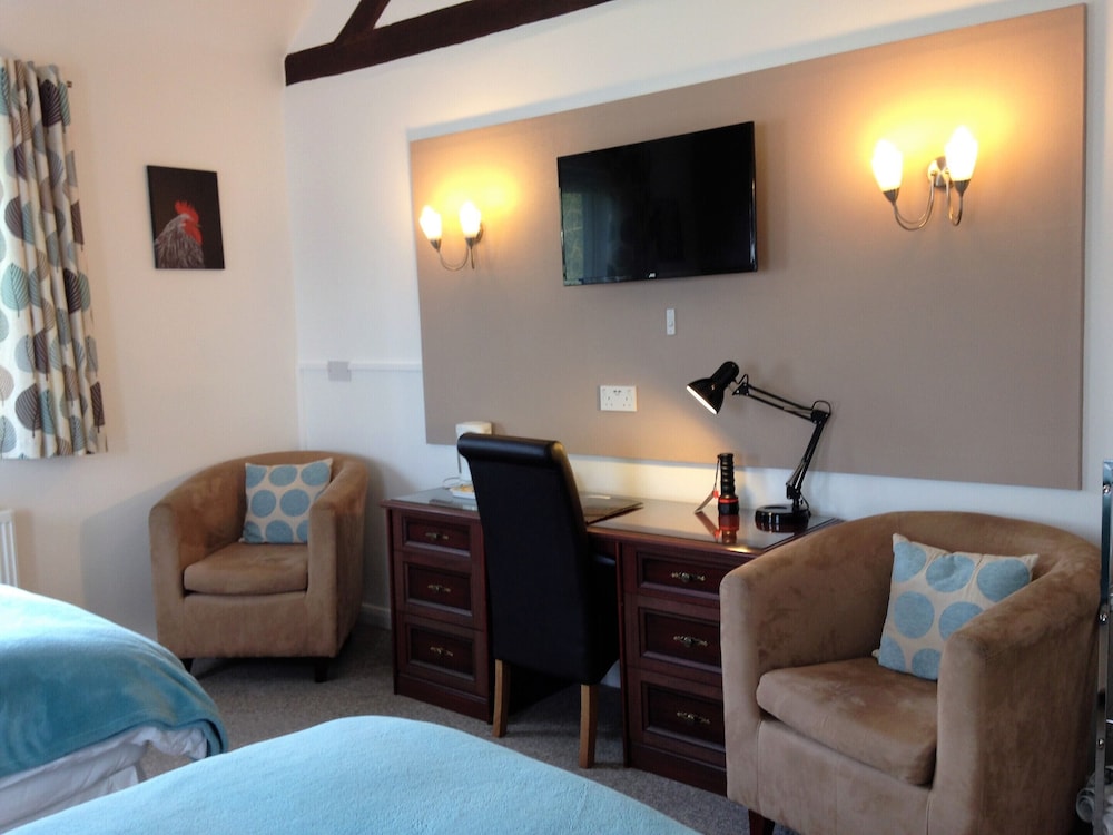 Twin Room, Ensuite (Large) photo 3