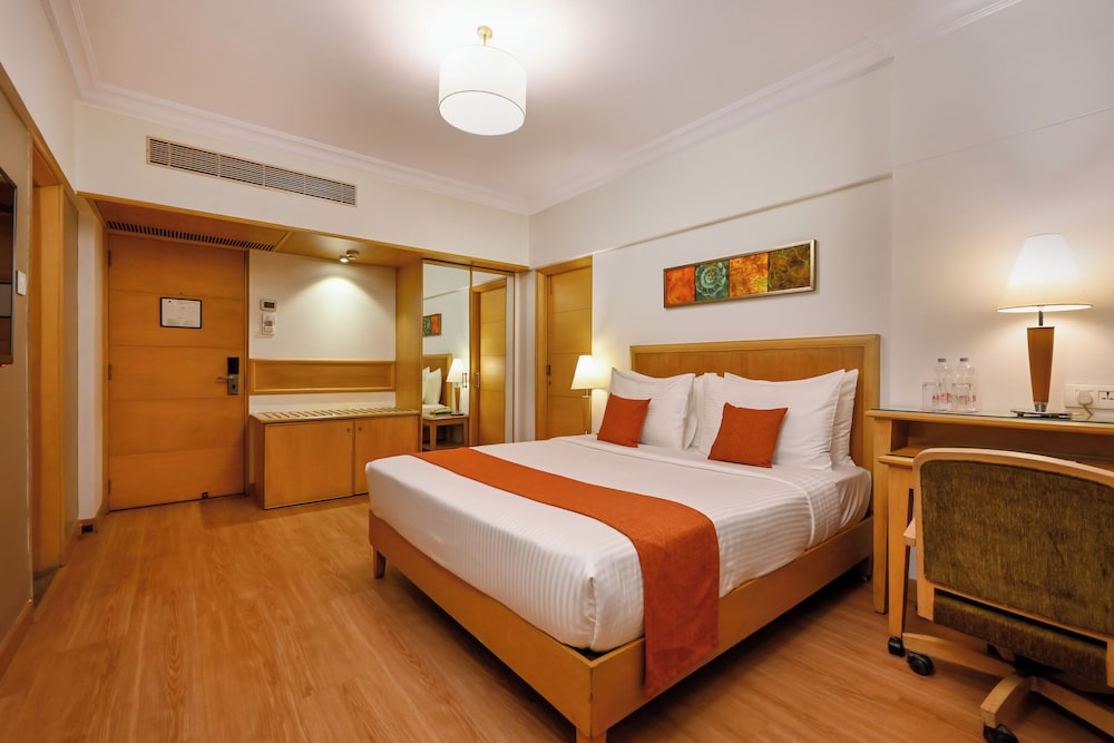 Deluxe Room + Buffet Breakfast + 20% on Food and Soft beverages + Wi-Fi - Photo 4