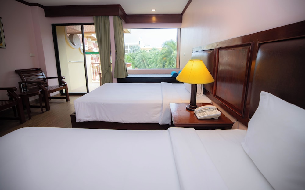 Oasis Pool View Twin Room with Balcony photo 3