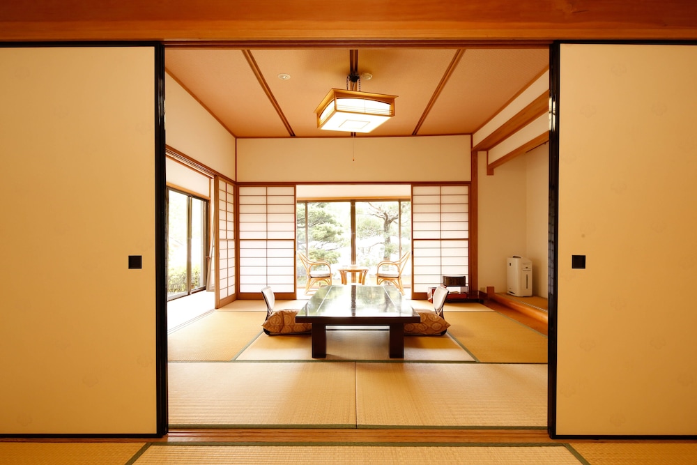 Japanese Western Style Room for 6 Guests with Private Bathroom & Yard (4F) photo 1