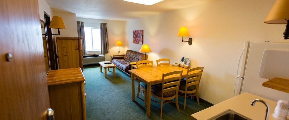 Deluxe Suite, 2 Queen Beds (Blue Heron) photo 3