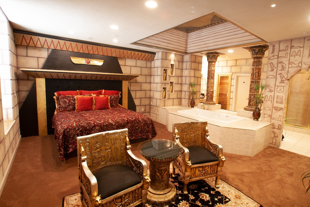 Suite, 1 King Bed (Egypt Theme)