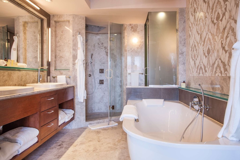 Presidential Room, Oceanfront