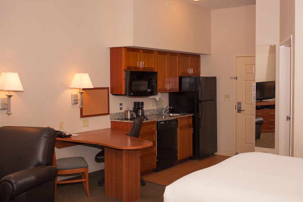 Studio Suite, 1 Queen Bed (Full Kitchen) photo 1