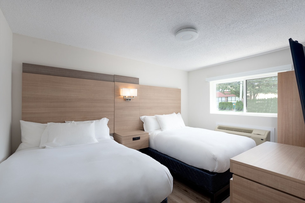 Superior King Suite Lake View and Patio photo 3