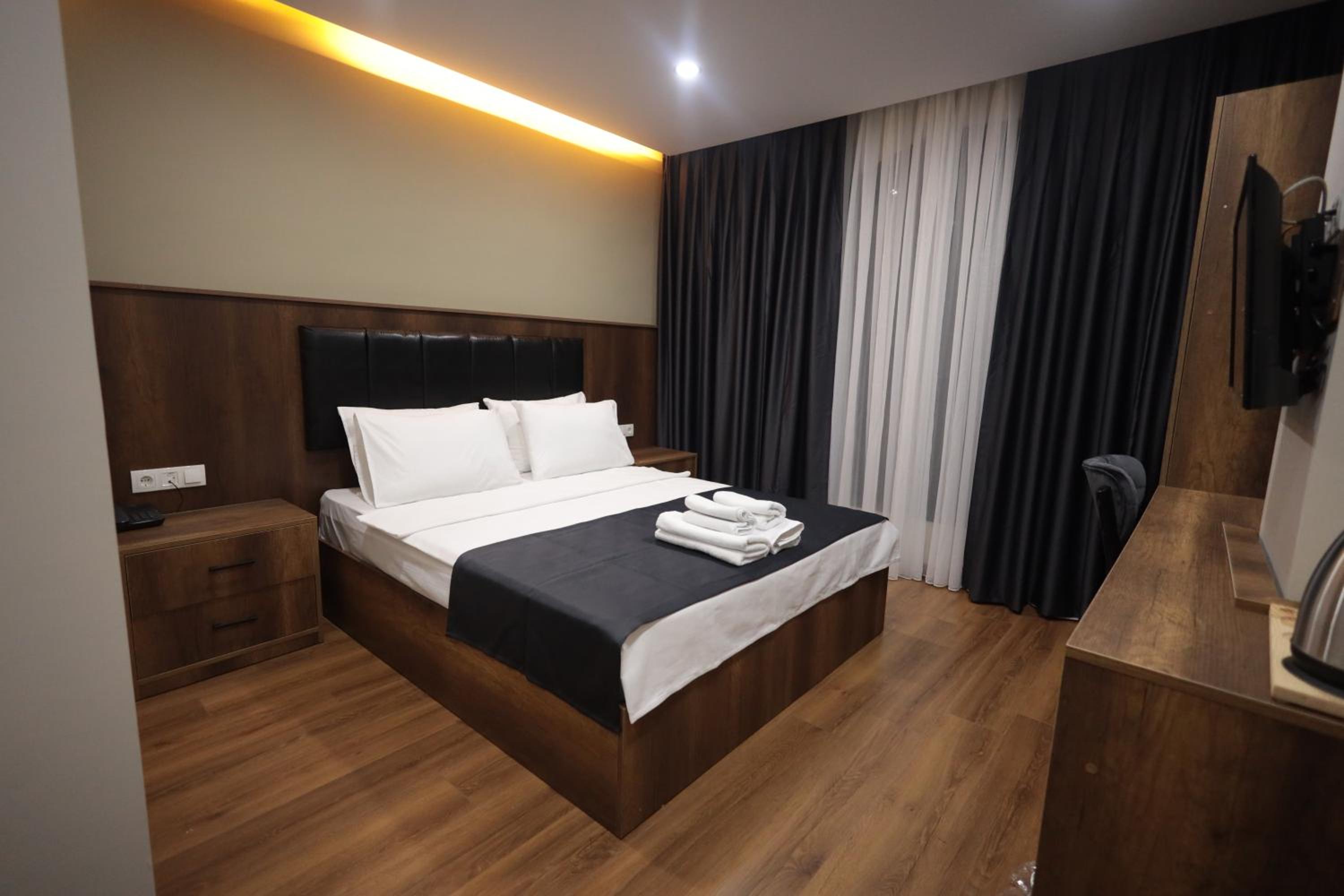 Standard King Room photo 1