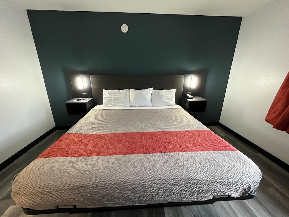 Standard Room, 1 King Bed, Non Smoking, Refrigerator & Microwave
