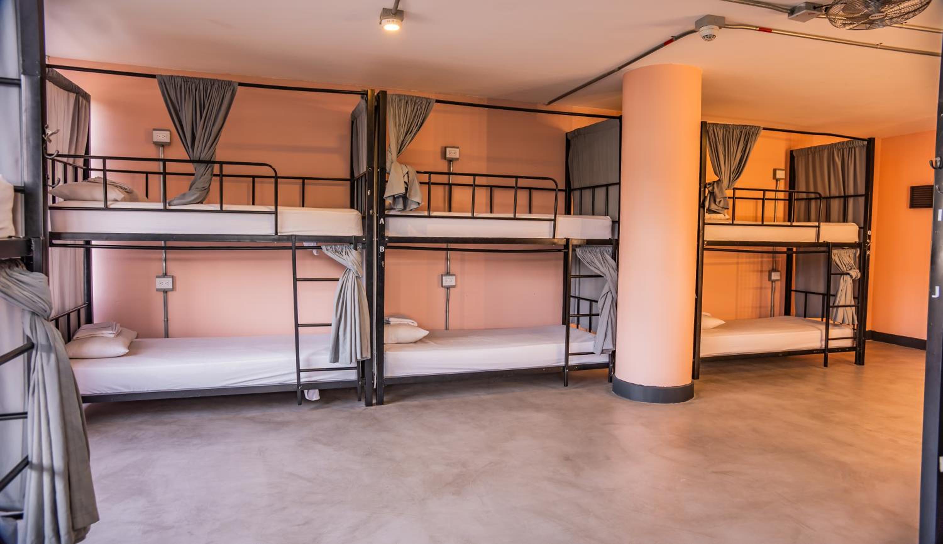 Bed In 8 Bed Female Dormitory Room photo 3