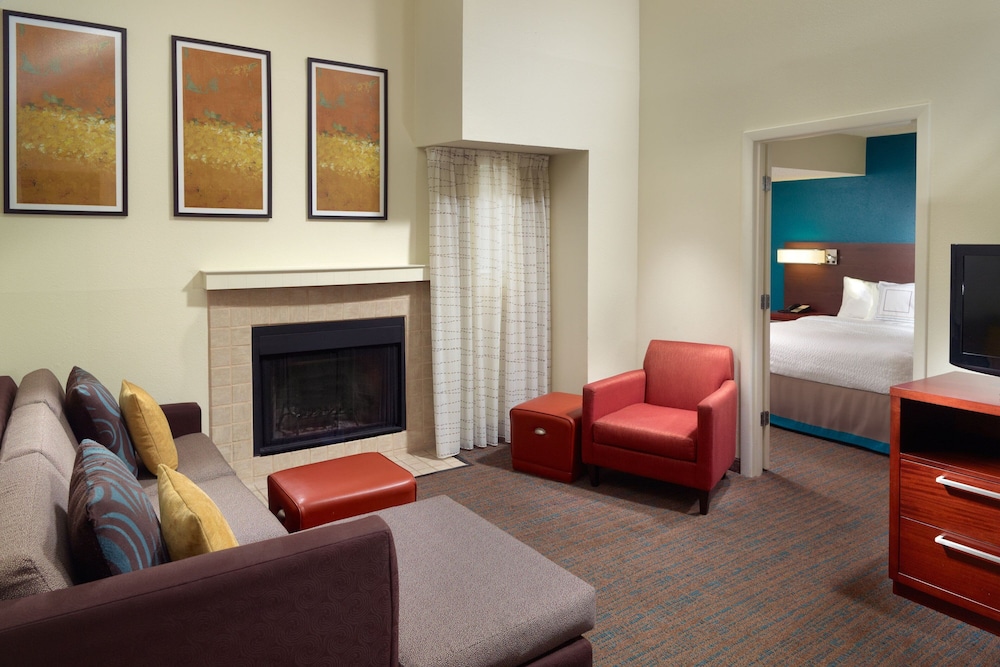 Suite, 2 Bedrooms, Fireplace photo 3