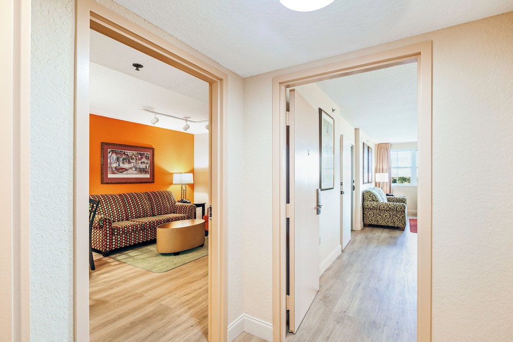 Deluxe Suite - Photo 1