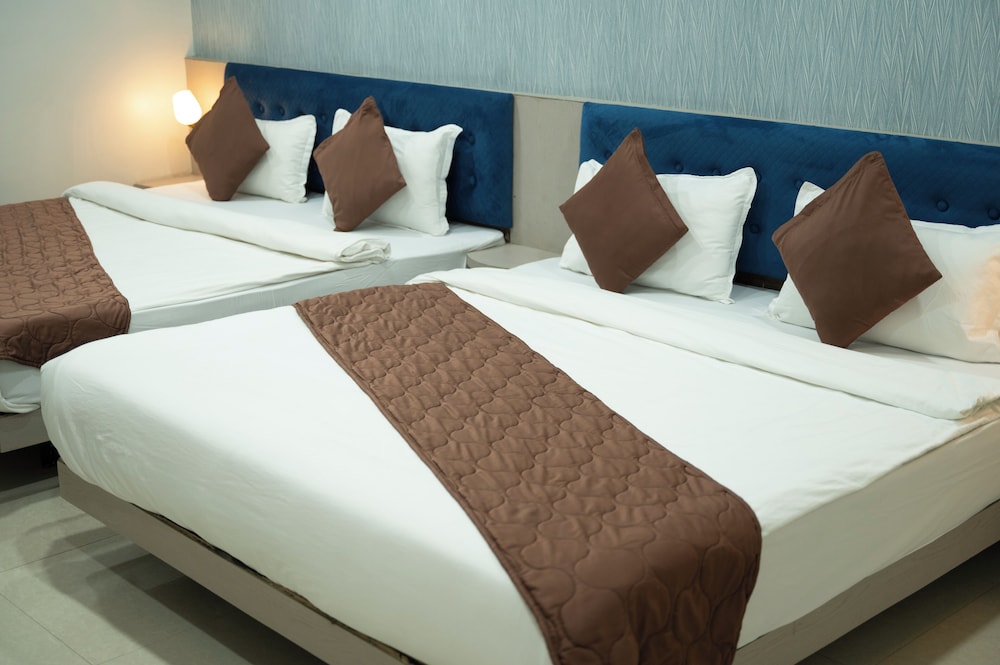 Premium Twin Room - Photo 2