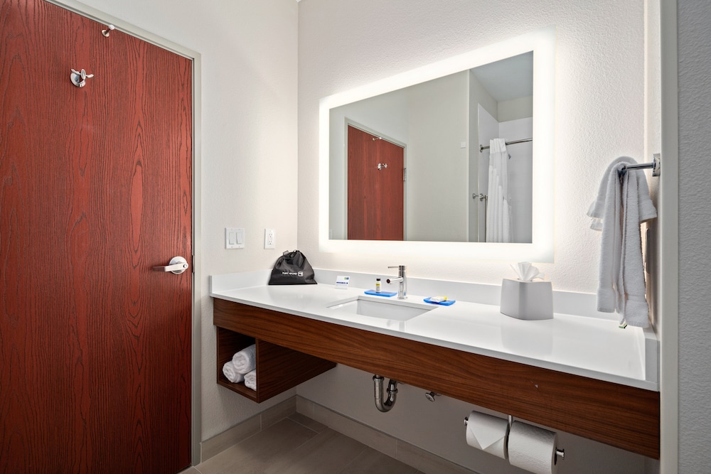 Standard Room, 2 Queen Beds - Photo 3