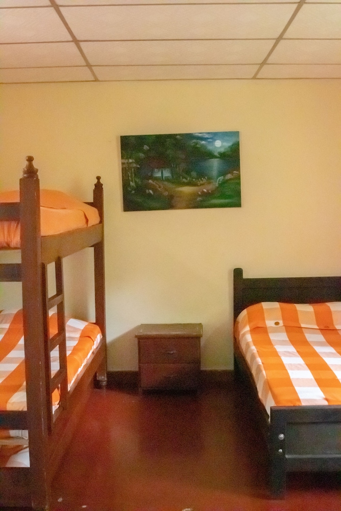 Family Room, Multiple Beds photo 3