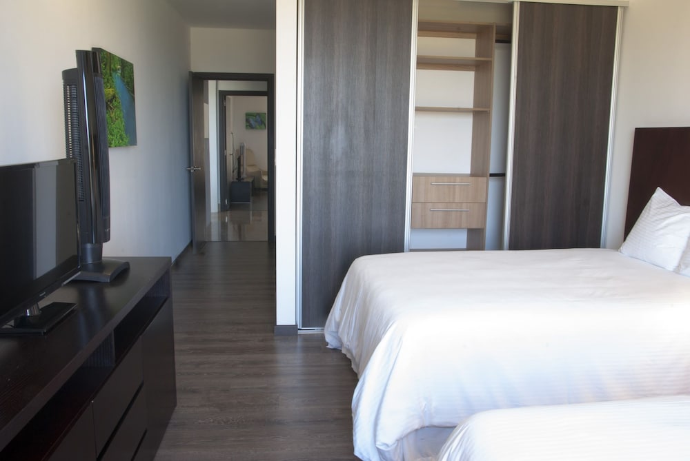 Apartment, 3 Bedrooms, Accessible, Ocean View photo 3
