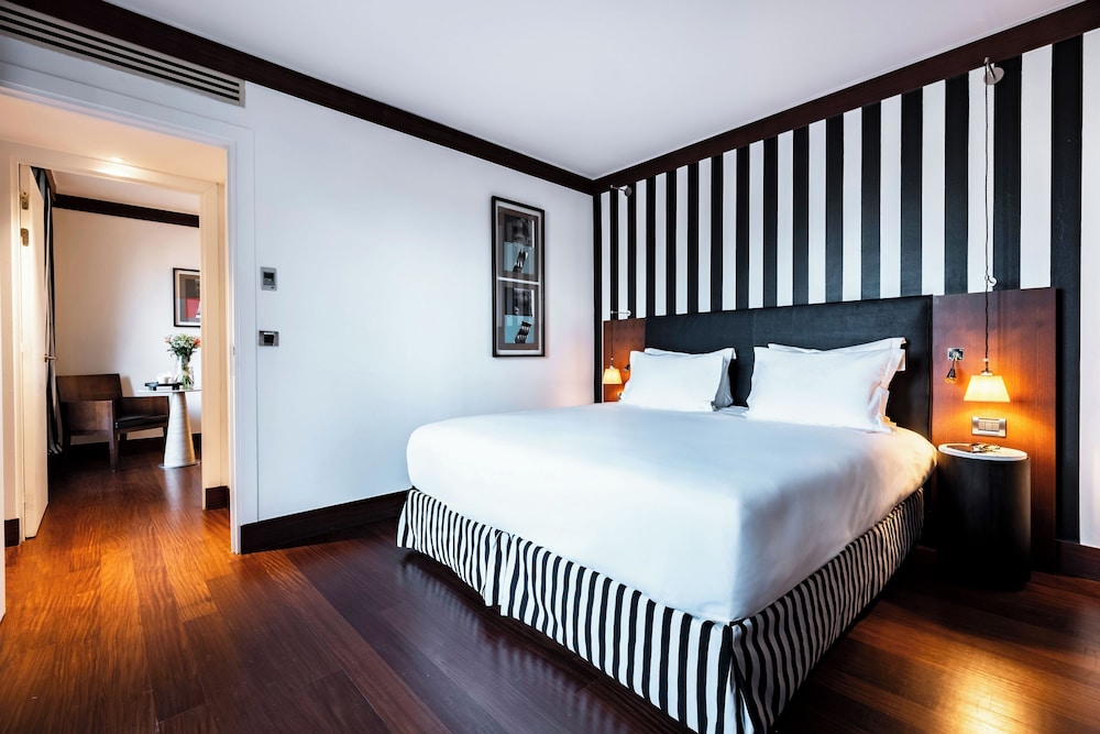 Grand Hôtel Champs-Elysées bedroom photo