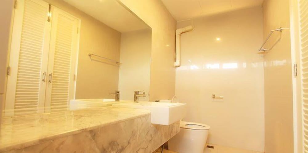 4 Bedrooms Villa photo 2