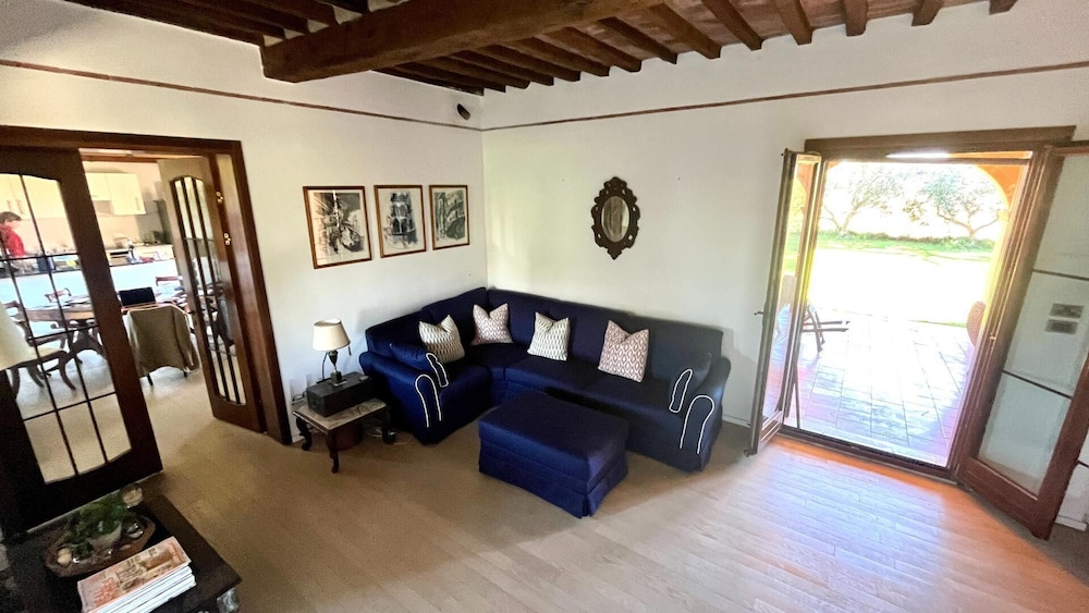 Villa photo 2