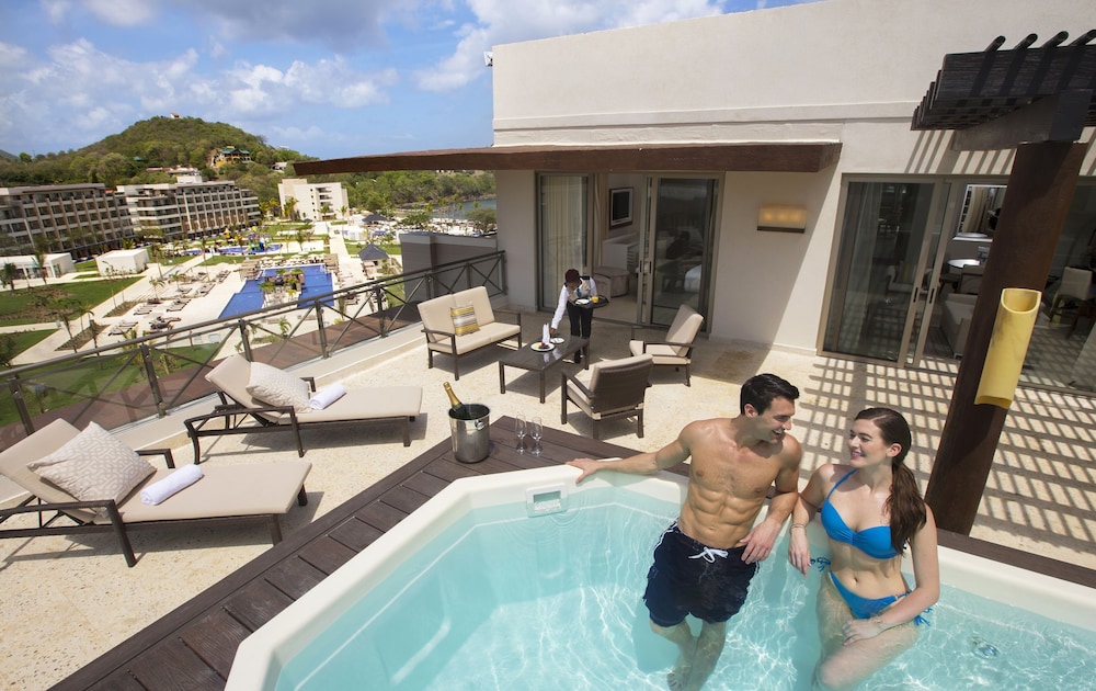 Luxury Presidential One Bedroom Ocean View Diamond Club photo 3