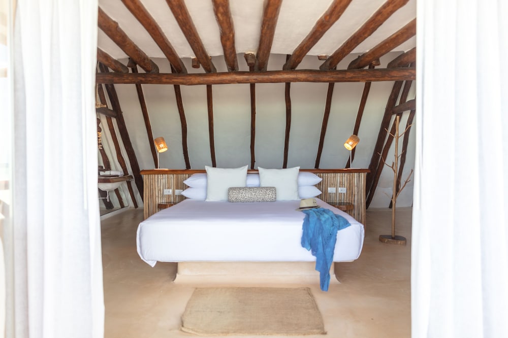 Honeymoon Suite, 1 King Bed - Photo 2