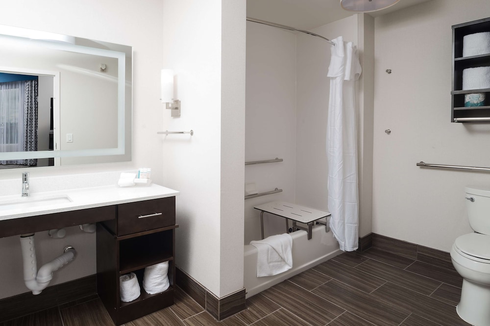 Suite, 2 Queen Beds, Accessible, Bathtub (Mobility & Hearing), photo 6
