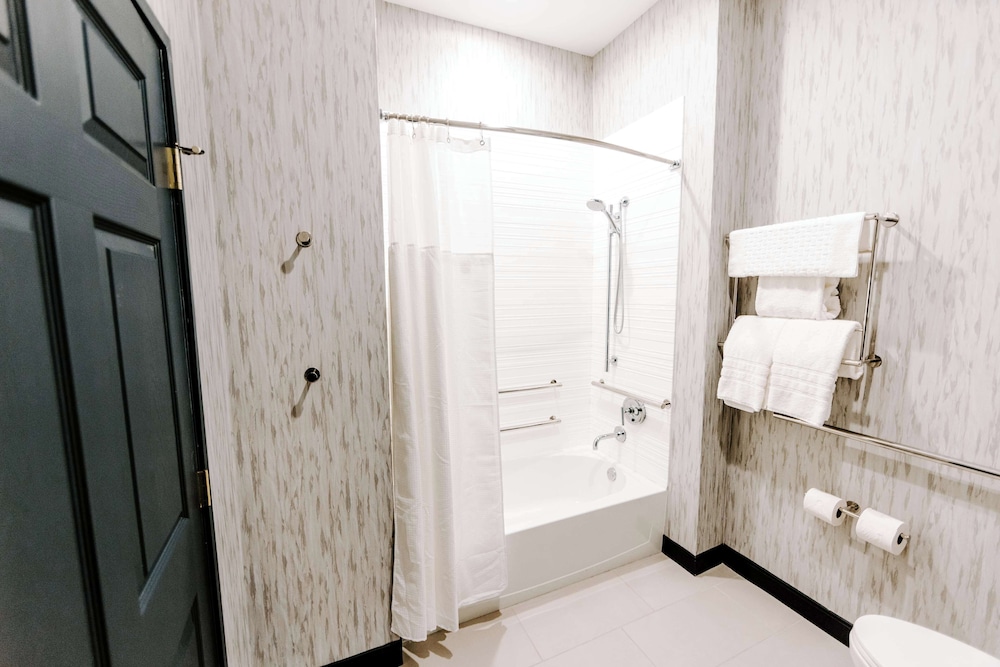 Suite, 2 Queen Beds, Accessible, Bathtub - Photo 4