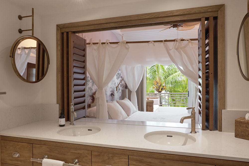 Senior Suite - Photo 8