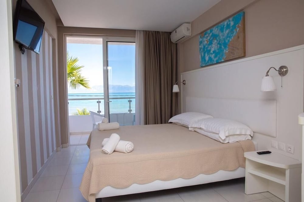 Double Room (Sea View Front) photo 1