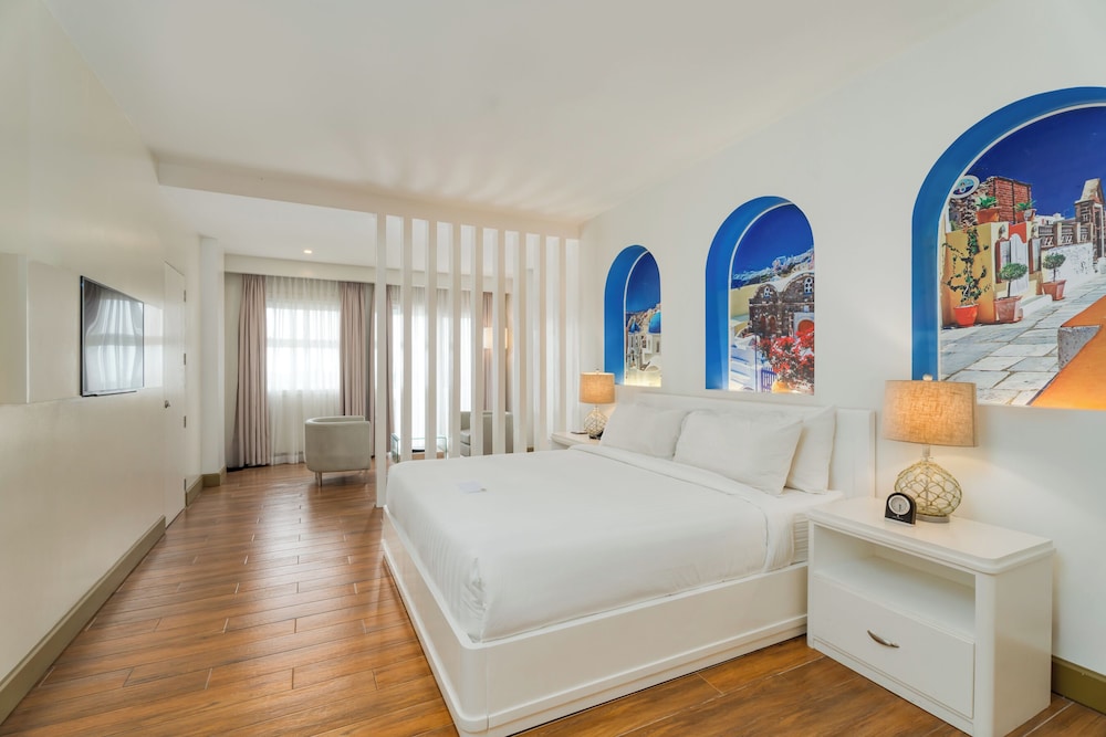 Junior Suite, 1 King Bed, Non Smoking, City View