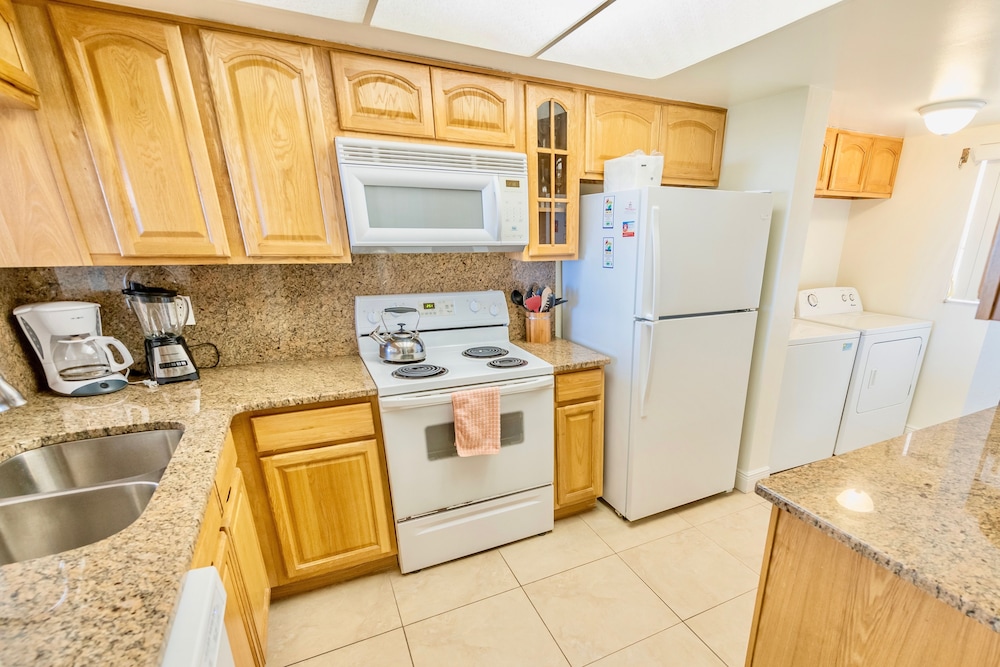 Condo, 3 Bedrooms, Oceanfront photo 3