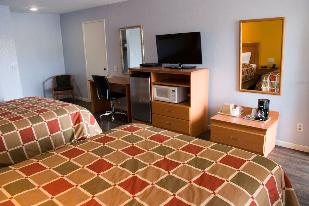 Standard Room, 2 Queen Beds photo 1