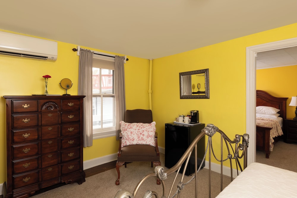 Room, Private Bathroom (Hayes Suite) photo 3