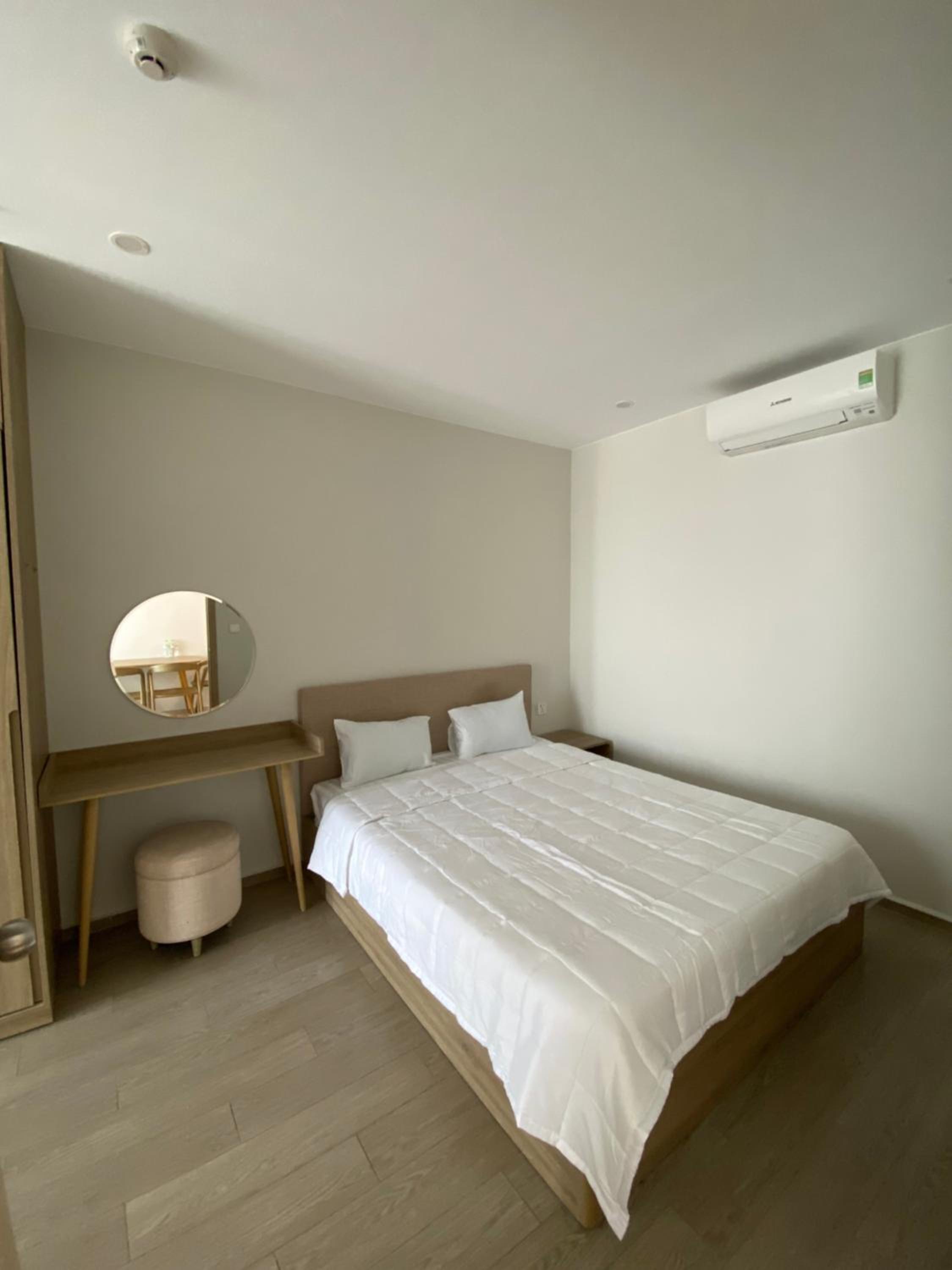 One-Bedroom Apartment - Photo 1