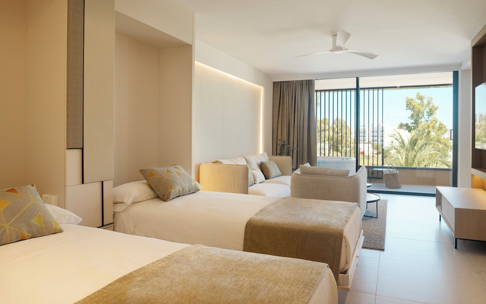 Superior Suite - Photo 6
