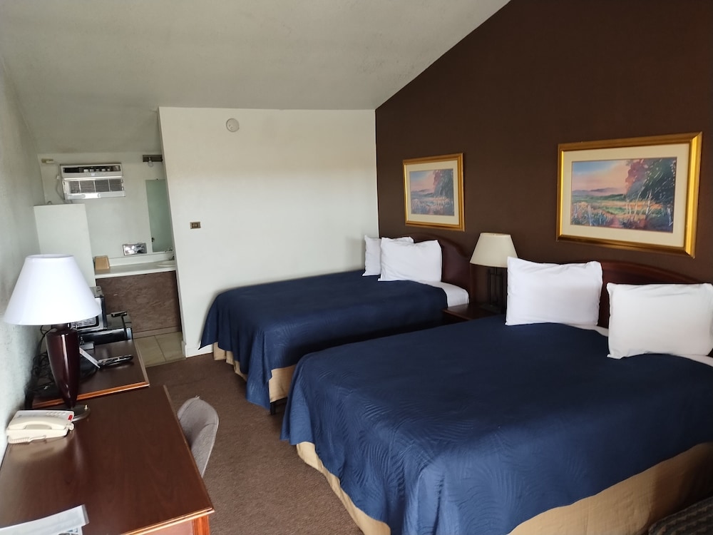 Basic Double Room, 2 Double Beds, Pets Allowed photo 1