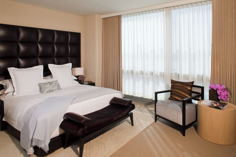 Hudson Square King Accessible